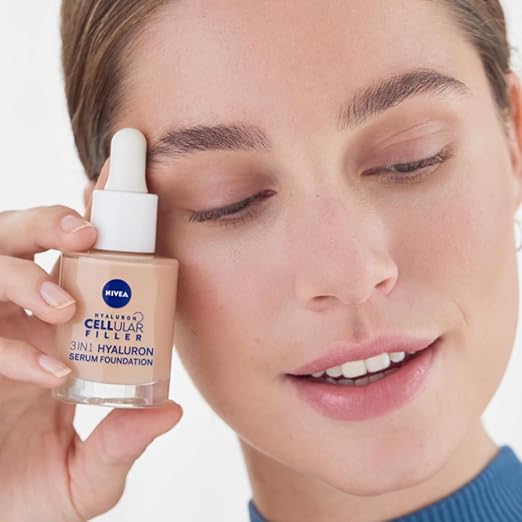 NIVEA 3-in-1 hyaluronserum foundation licht 01 , anti-aging foundation met serum (30 ml)
